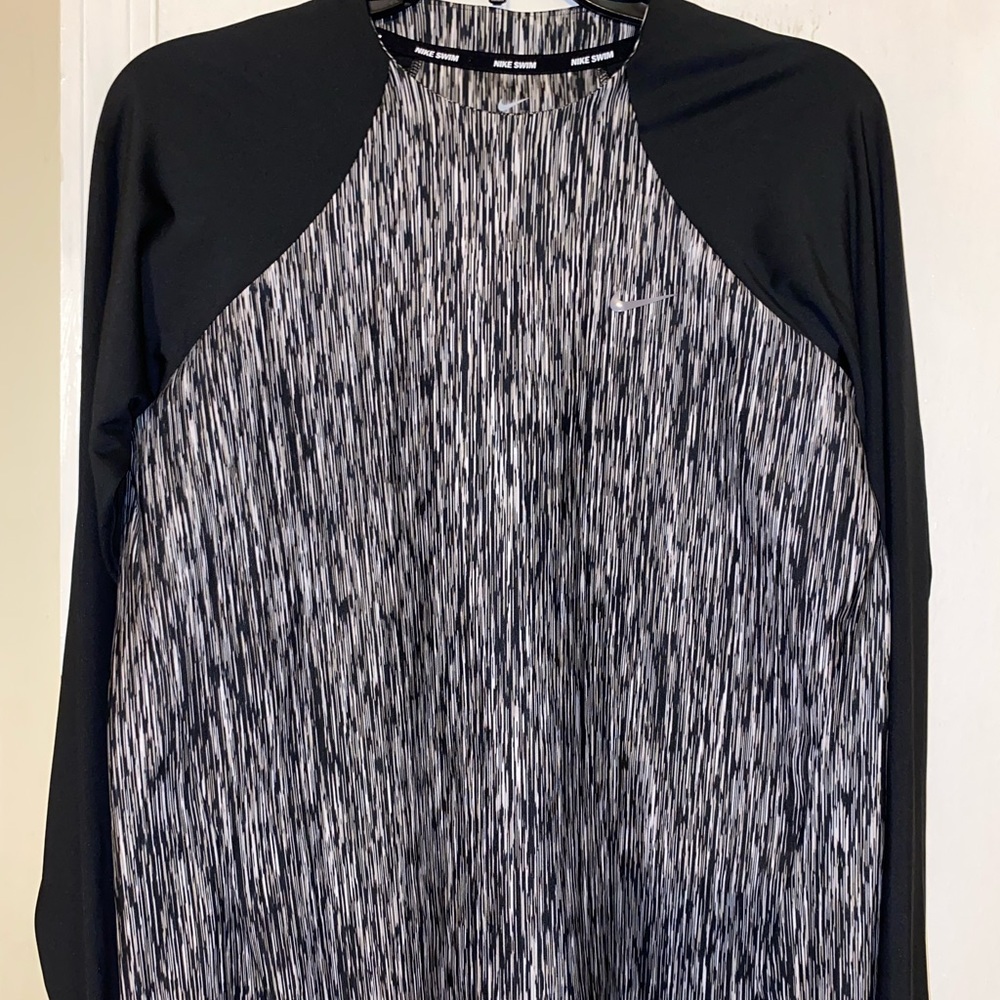 NWT Nike long sleeve Dri-fit Lg.